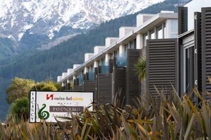 Unclassified image, 3 of 15, button