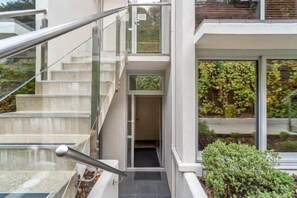 Unclassified image, 5 of 15, button