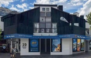 Unclassified image, 2 of 15, button