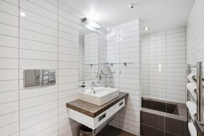 Unclassified image, 2 of 15, button