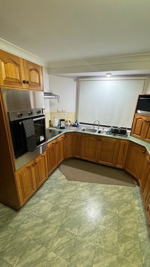 Private kitchen - Quiet cozy room by the beach R1 (Brighton)