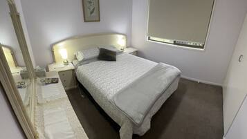 1 غرفة نوم ومكواة/لوح كي وواي فاي وملاءات أسرّة