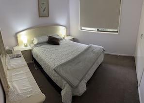 1 غرفة نوم ومكواة/لوح كي وواي فاي وملاءات أسرّة