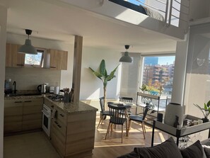 Een magnetron, een oven, een kookplaat