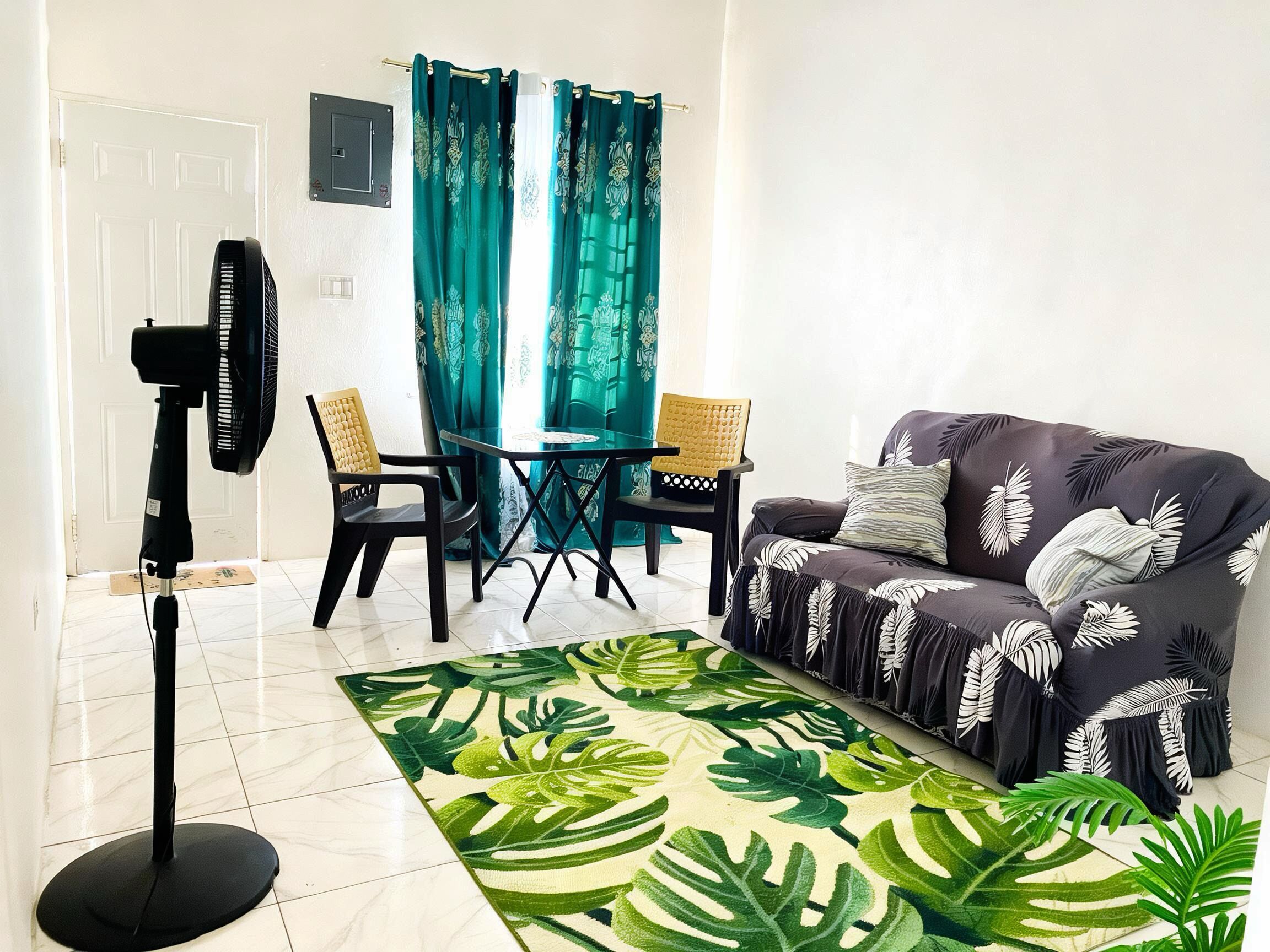Heart Of Mobay/ King Bed Roof Top Ac Apt/ 10 Min To Airport/ 8 Min To Beach/ Kfc - Montego Bay