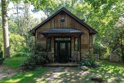 Cozy Cabin on the River