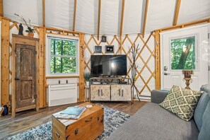 Una televisión, un reproductor de DVD