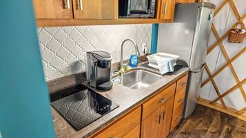 Kühlschrank, Mikrowelle, Herdplatte, Toaster