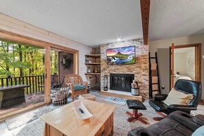 Televisión, chimenea, oficina