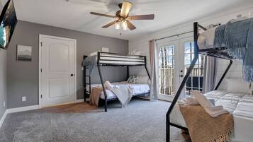 4 bedrooms, iron/ironing board, WiFi, bed sheets