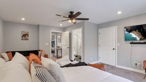 4 bedrooms, iron/ironing board, WiFi, bed sheets