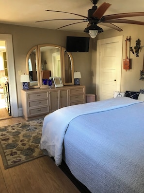 1 bedroom, in-room safe, desk, iron/ironing board