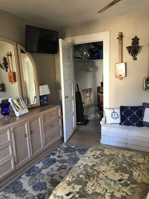 1 bedroom, in-room safe, desk, iron/ironing board
