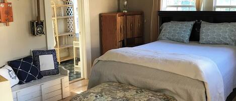 1 室のベッドルーム、セーフティボックス (室内)、デスク、アイロン / アイロン台