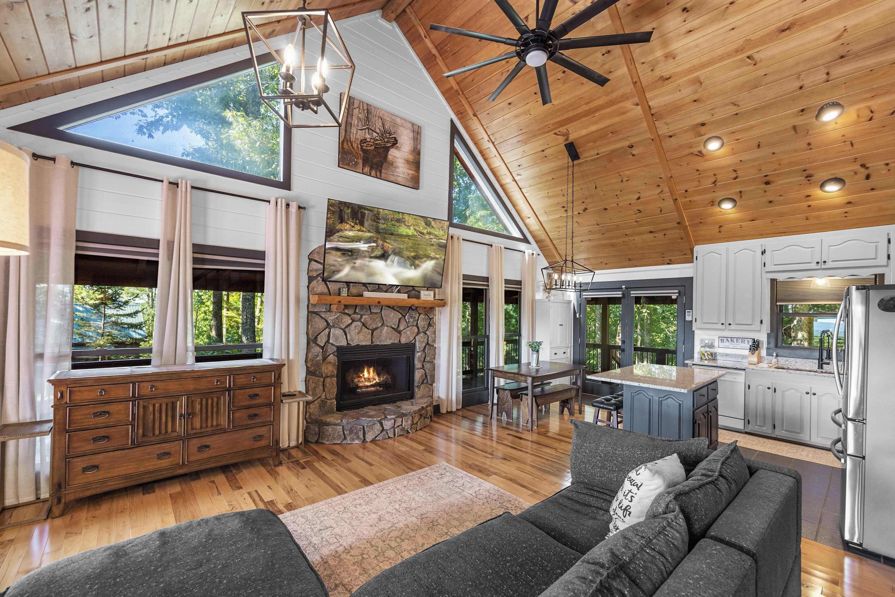 Televisión y oficina 