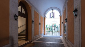 Apartment | Reception - Modern Flat in Historic Rome Center (Rome)
