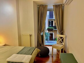 Apartment | Balcony - Modern Flat in Historic Rome Center (Rome)