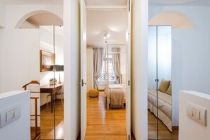 Apartment | 2 bedrooms, iron/ironing board, bed sheets - Modern Flat in Historic Rome Center (Rome)