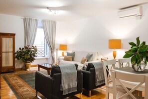 Apartment | Living room - Modern Flat in Historic Rome Center (Rome)