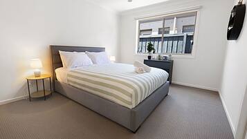 3 bedrooms, iron/ironing board, free WiFi, bed sheets