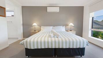 3 slaapkamers, een strijkplank/strijkijzer, gratis wifi, beddengoed