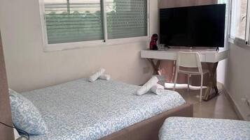 Comfort driepersoonskamer, patio, uitzicht op tuin | Gratis wifi