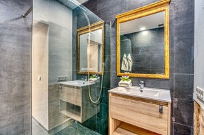Shower, hair dryer, towels - Modern house Menut in Sa Pobla with jacuzzi (Sa Pobla)
