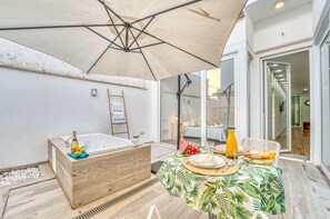 Outdoor dining - Modern house Menut in Sa Pobla with jacuzzi (Sa Pobla)