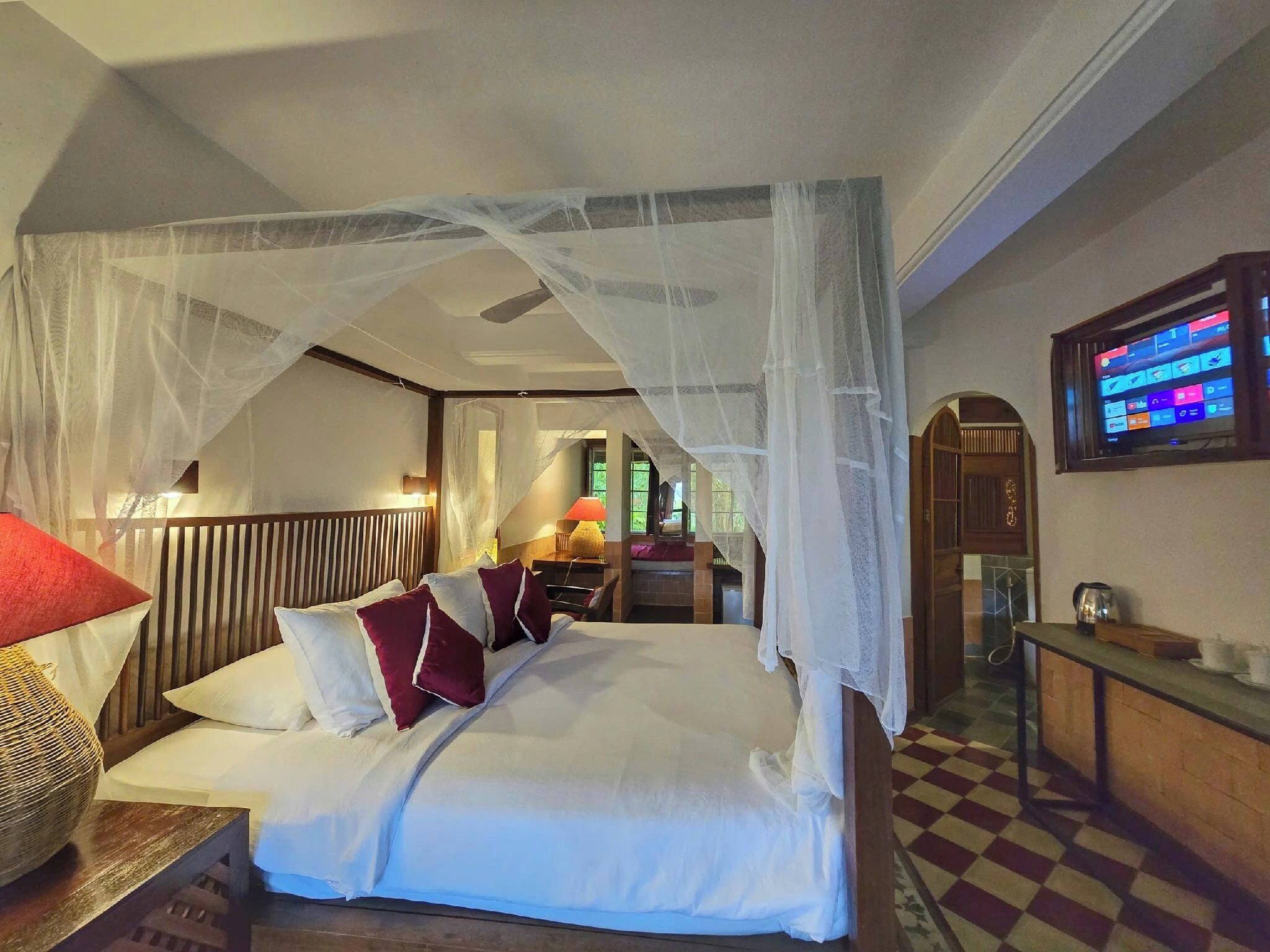 Deluxe kamer, 1 twee- of 2 eenpersoonsbedden | Een bureau, een strijkplank/strijkijzer, gratis wifi