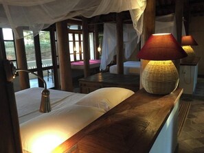 Dobbelt- eller tomannsrom – deluxe | Skrivebord, strykejern/-brett og wi-fi (inkludert)