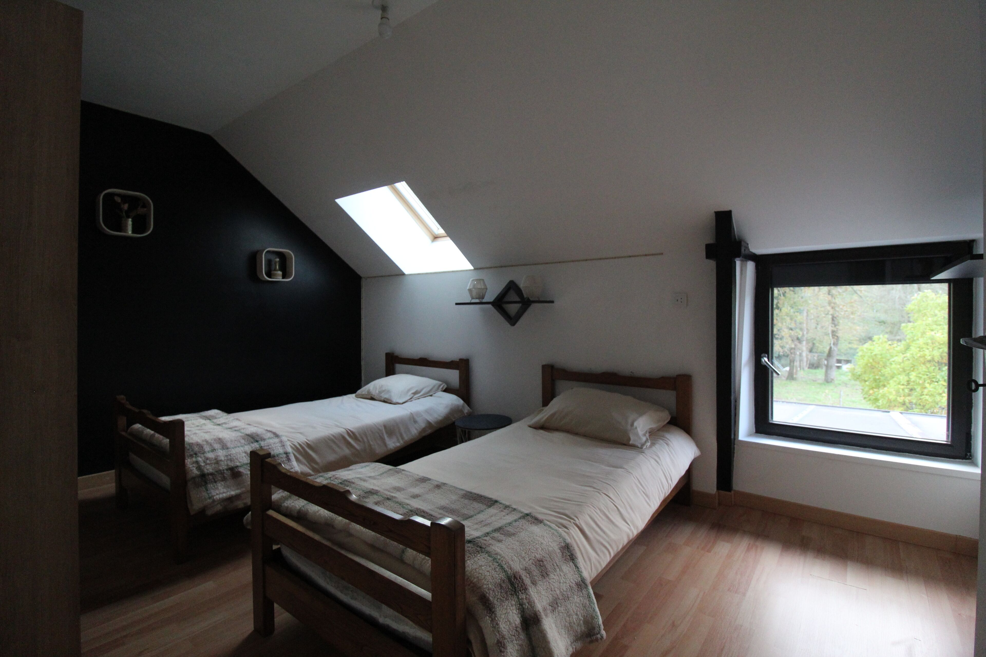 4 bedrooms, iron/ironing board, Internet