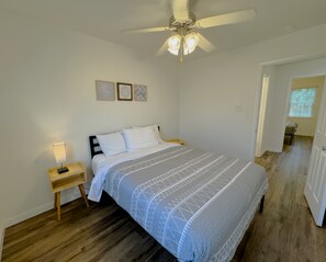 2 bedrooms, WiFi, bed sheets - Modern Stay Near UAMS, Downtown & Attractions (Little Rock)