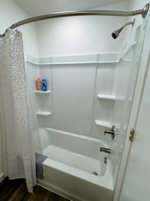 Towels, soap, toilet paper - Modern Stay Near UAMS, Downtown & Attractions (Little Rock)
