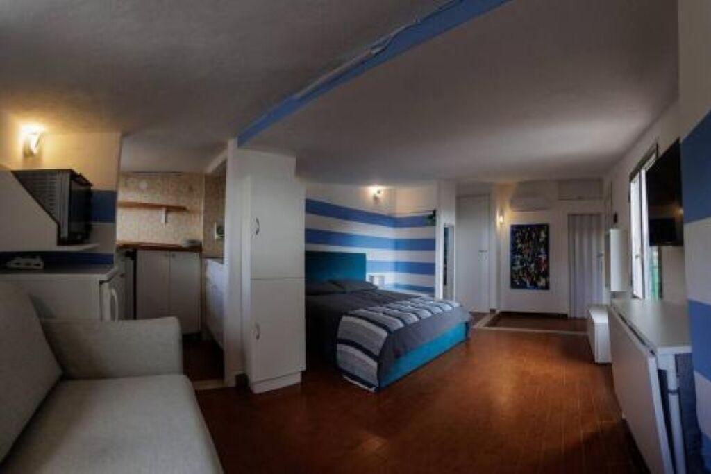 1 slaapkamer, een strijkplank/strijkijzer, gratis wifi, beddengoed