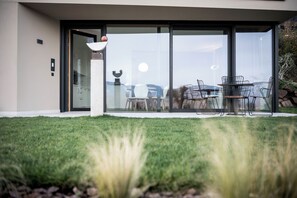 تناول الطعام بالخارج