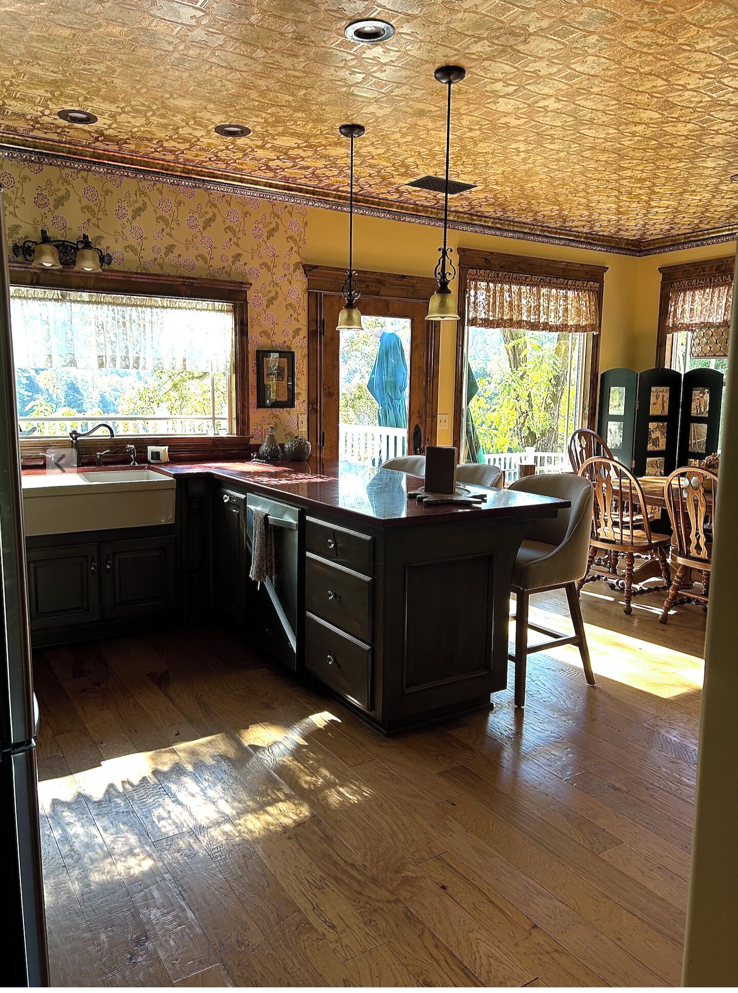 المنشأة من الداخل