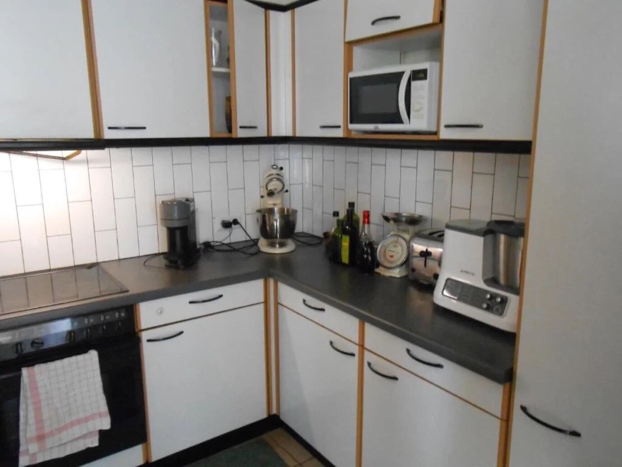 Frigorifero, microonde, forno, piano cottura