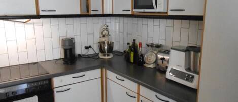 Frigorífic, microones, forn i placa de cuina