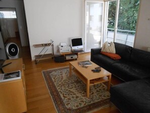 TV - Apartment 'Dornbirn Zentrum Bahnhof' with Mountain View (Dornbirn)