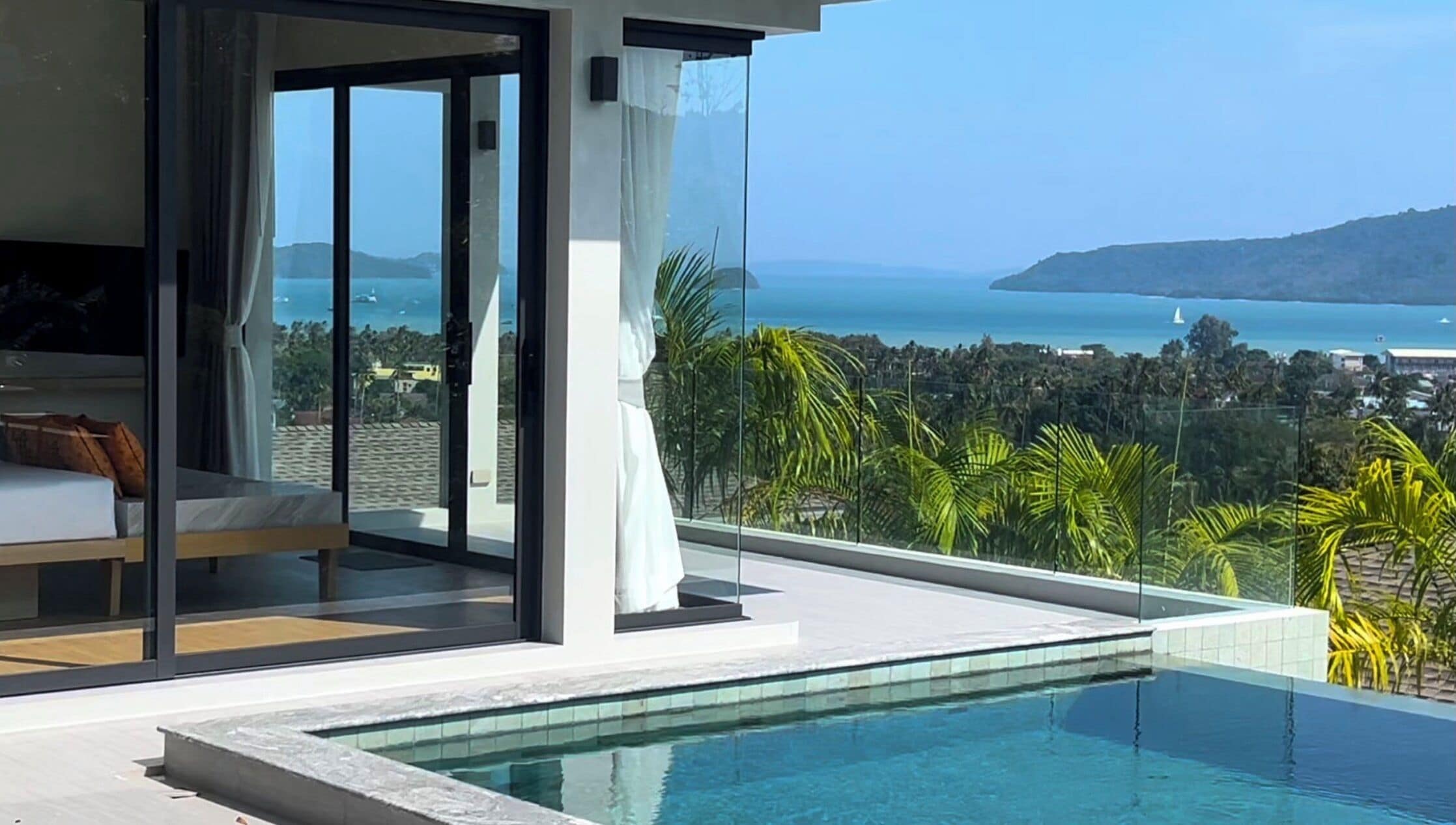 Villa Deluxe, vista al mar | Caja de seguridad en la habitación y escritorio 