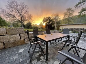 Outdoor dining - Apartment 'Am Park' with Shared Terrace, Garden and Wi-Fi (Badenweiler)