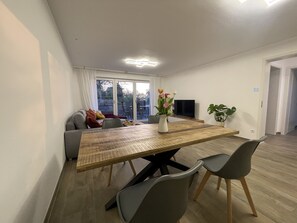 Dining - Apartment 'Am Park' with Shared Terrace, Garden and Wi-Fi (Badenweiler)