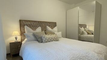 WiFi, bed sheets