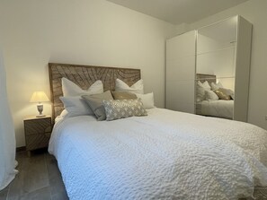 WiFi, bed sheets