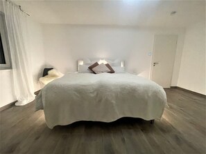 WiFi, bed sheets