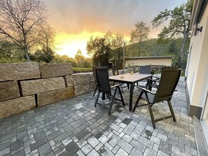 Outdoor dining - Apartment 'Am Park' with Shared Terrace, Garden and Wi-Fi (Badenweiler)