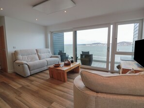 Living area - Lazy Bulldog (Newport-On-Tay)