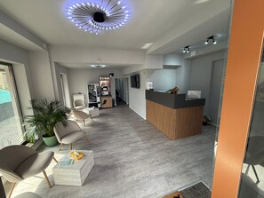 Lobby - At Georges Stay & Fly (Otopeni)