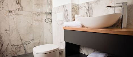 Studio Confort, balcon | Salle de bain