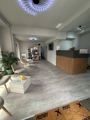 Lobby - At Georges Stay & Fly (Otopeni)